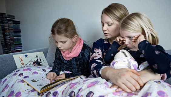 Når du er omfattet af en overenskomst for offentligt ansatte, kan du have ret til 2 omsorgsdage om året pr. barn